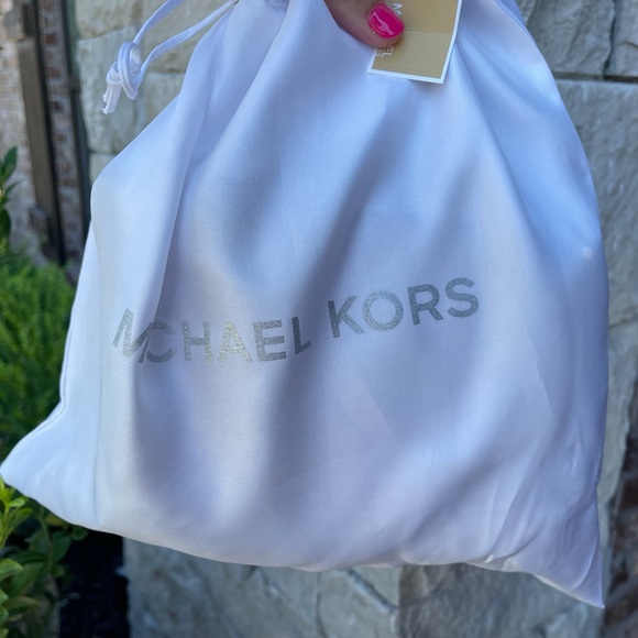 ππBrand New Michael Michael Kors
Island Escape Theodora Md Cross Body Bagππ - Picture 14 of 16